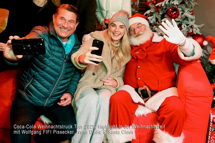 09.12.2025, Wintermarkt am Riesenradplatz-Prater, Coca-Cola Weihnachtstruck Tour 2025, Highlight in der Weihnachtszeitim Bild: Wolfgang FIFI Pissecker, Ivona Dadic, -mit Weihnachtsmann/Santa Claus,