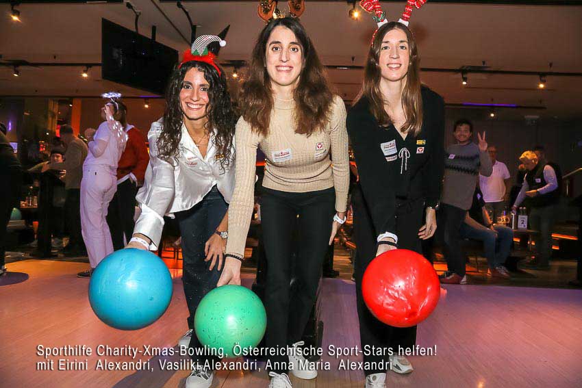 24.11.2025, die ALLEE, Sporthilfe Charity-Xmas-Bowling, Österreichische Sport-Stars helfen!
im Bild: Eirini  Alexandri, Vasiliki Alexandri, Anna Maria  Alexandri, -mit Bowling-Kugel,